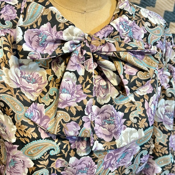 VINTAGE bow tie blouse 80s coquette floral paisley button down demure dressy - Picture 9 of 14